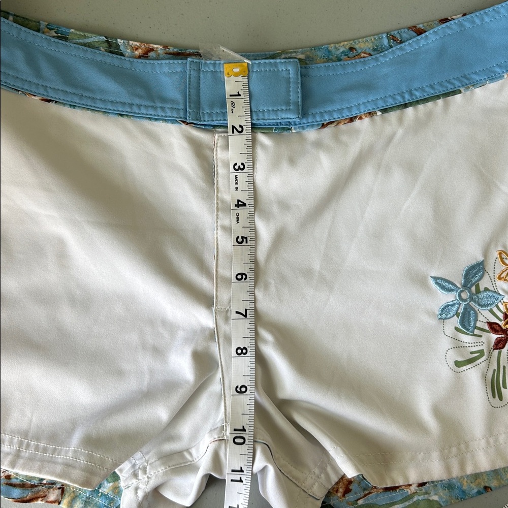 Crazy Shirts reversible board shorts. Sz M-L. Great condition. - Picture 5 of 6